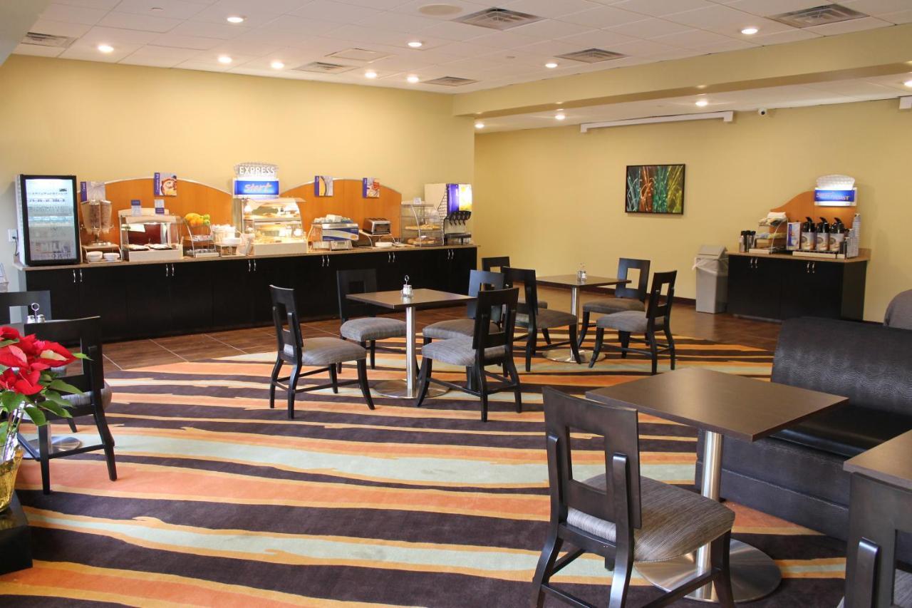 ฮอลิเดย์ อินน์ เอ็กซ์เพรส พรินซ์ตัน เซาท์อีสต์ Plainsboro ภายนอก รูปภาพ