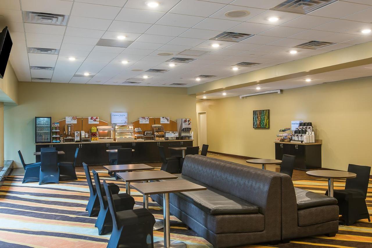 ฮอลิเดย์ อินน์ เอ็กซ์เพรส พรินซ์ตัน เซาท์อีสต์ Plainsboro ภายนอก รูปภาพ